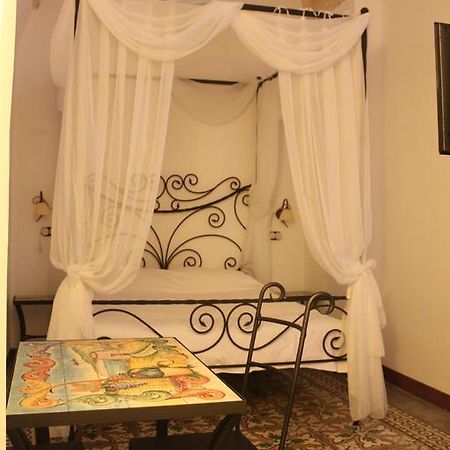 Lu Focalire Bed & Breakfast Montesano Salentino Rom bilde